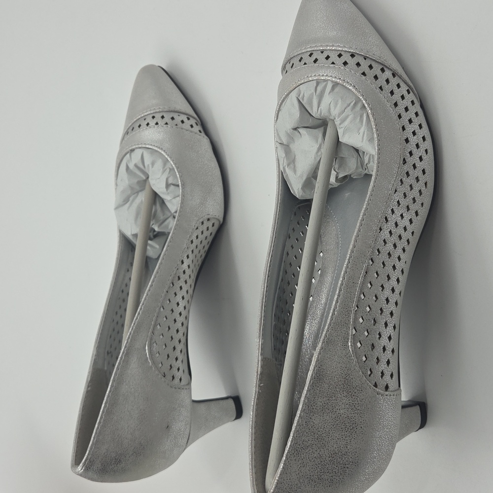 Easy Street Women's Ansen Silver Kitten Heels - Picture 13 of 16